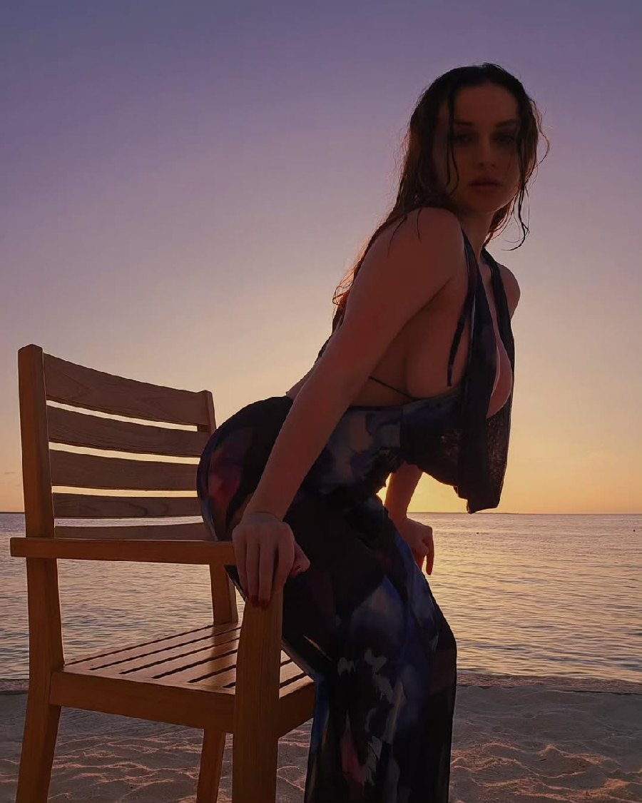 Sexy girl Miranda Faith nude in Port Moresby