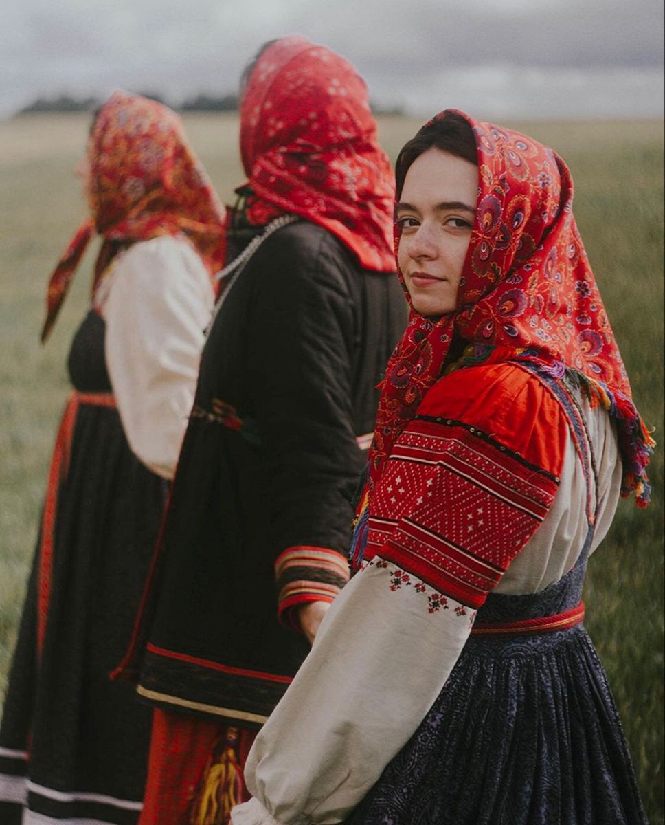 Women in Slavic costumes in Port Moresby